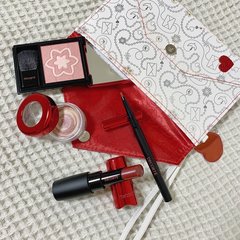 コスメデコルテのコフレは”特別な赤”♡クリスマスデートにぴったりなツヤレディメイク【新田玲奈】