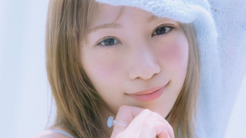 川栄李奈、透明感あふれる“うるツヤ美肌”のヒミツって？「ドラマの撮影に入ると、じわじわ肌荒れして…」敏感肌でもゴキゲンでいるためのマインドもお届け