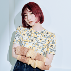 【ボブ】シンプルなツヤボブとカラー使いがシャレの秘密