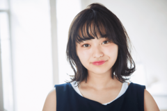 モードな暗髪ボブは 外ハネで甘さを添えて