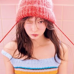 八木アリサ、イロジカケニット姿が可愛いすぎ♡香りとネイルでさらに色気を上げてドキドキ不可避なファッションに！