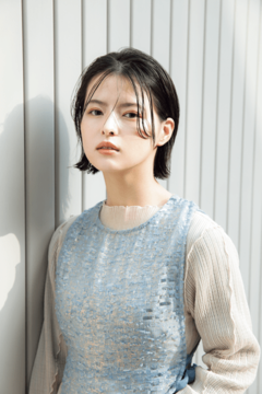 【ボブ】春は媚びない色気を潜ませた暗髪×ストレートで凛々ボブに