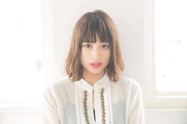 控えめなハネ感を装う ピュアな彼女にキュン