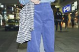 脚長効果3割増しだって！　ユニクロのコーデュロイパンツは、ブルーを買えば間違いナシ