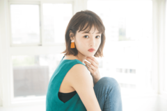 ストレートタッチの外ハネと肌の透け感で華奢見せ♡