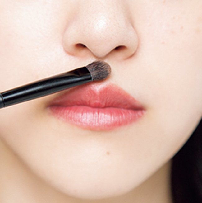 【ココにサササっと…】"マスクを外すのが怖い"を解消！人中短縮させる簡単テク