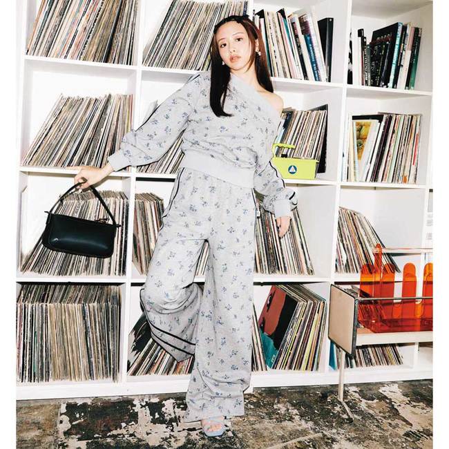 「業界大注目のエアポ服って？」女っぽさもラフさも欲しい人必見♡【柄パンツコーデ】3選