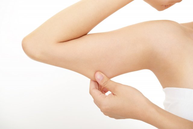 【二の腕痩せダイエット】太る原因は？痩せるには？－10㎝などに成功したトレーニングやストレッチの体験談まとめも！