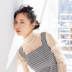 齊藤京子、RMKの新作コスメでこなれ顔に変身♡【しゃれみカーキシャドウ】を使ったポイントメイクHOWTO