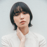 「おしゃれすぎる♡」って言わせたいからあえて染めない。比留川流、大人ショートは洗練された黒髪がキモ