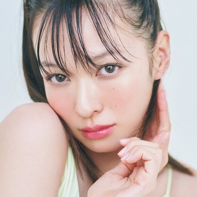 「彼を妬かせちゃうモードに♡」”接近戦OK”なコスメで揃える、あえてクールな【想わせ顔】に森絵梨佳が挑戦♡