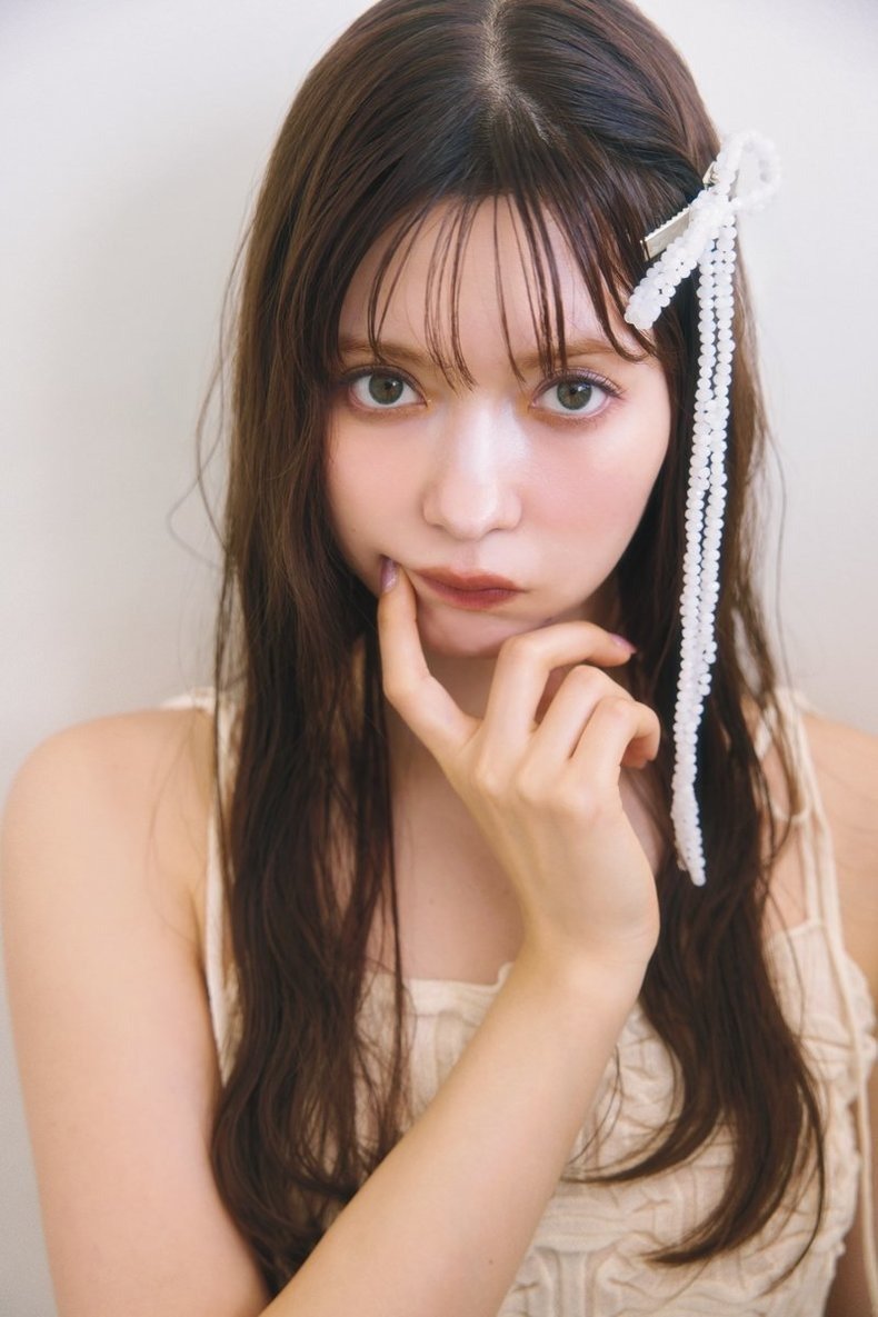 八木アリサ。2025年ar3.4月合併号より