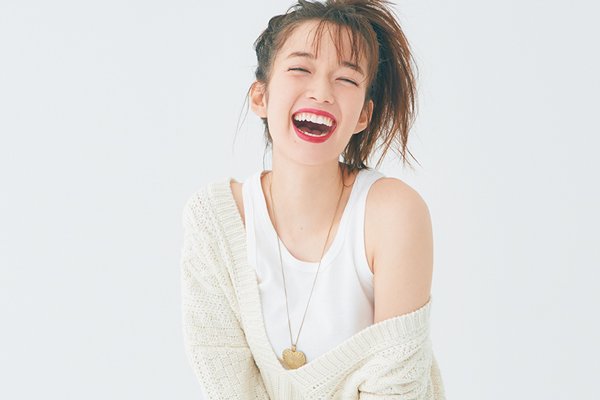佐藤栞里 白服姿の笑顔に反響 透明感を底上げする 全身純白コーデ 3選 Arweb アールウェブ 佐藤栞里 白服姿の笑顔に反響 透明感を底上げする 全身純白コーデ 3選 Arweb アールウェブ