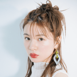 突然の夜デート、絶対に盛りたい！　3秒で即席ツヤonできる美肌メイクのススメ