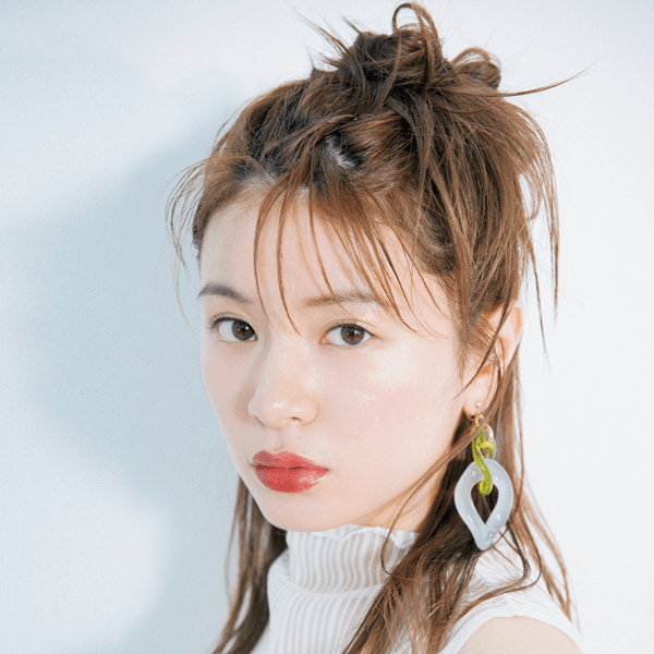 突然の夜デート、絶対に盛りたい！　3秒で即席ツヤonできる美肌メイクのススメ