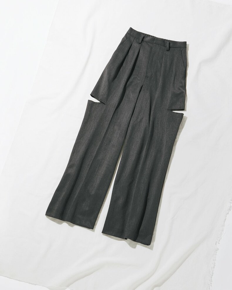 Brand: COCO DEAL Item : サイドスリットツータックパンツ Price : ￥12,100 Tel : 03-4578-3421