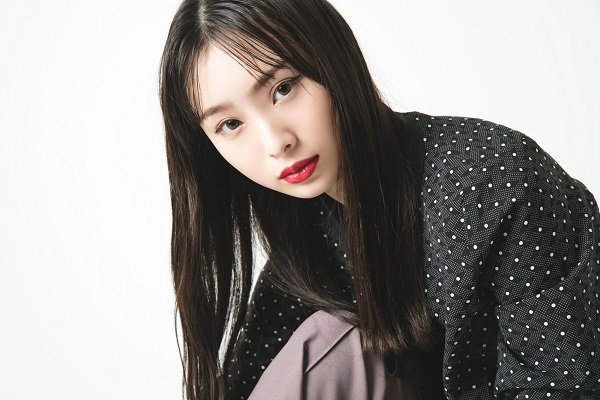 モードメイクの梅山恋和