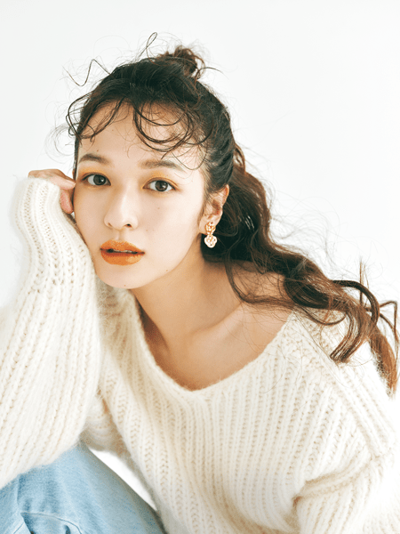 こなれ感あるふんわりウェーブが色気を作る フォロワー30万人超えのヘアメイク Rumiさんが教える ゆる髪 のコツって Ar アール Web 2ページ目 大好きな人にモテるための髪型 メイク ファッション情報満載