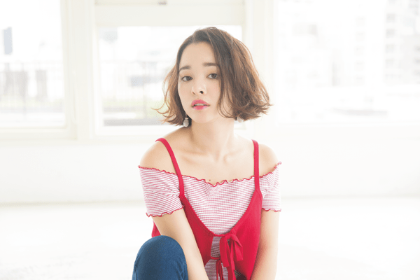 センター分け×ウェットなハネ感で トレンド１００％