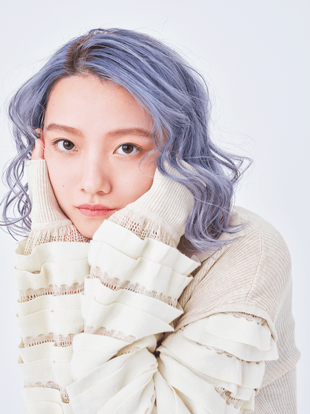 黄みを消して赤みをプラス♡イエベに似合うブルーで春キブン