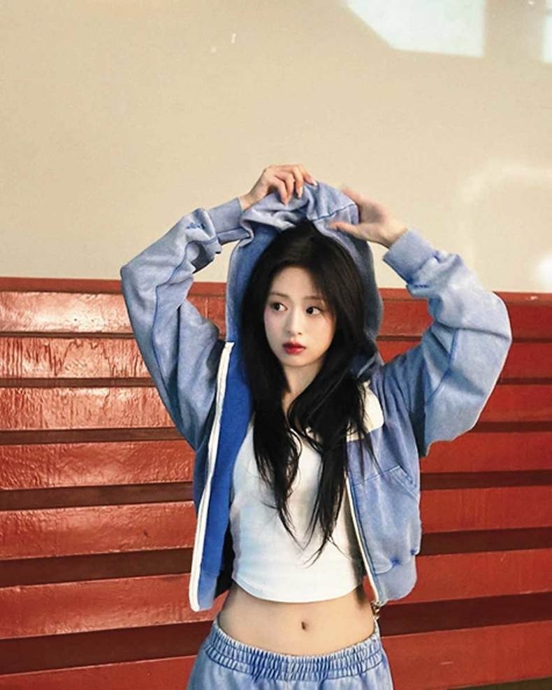 ジャンル別・韓国アイドル「空港コーデ」 ①王道ラフ空港コーデ