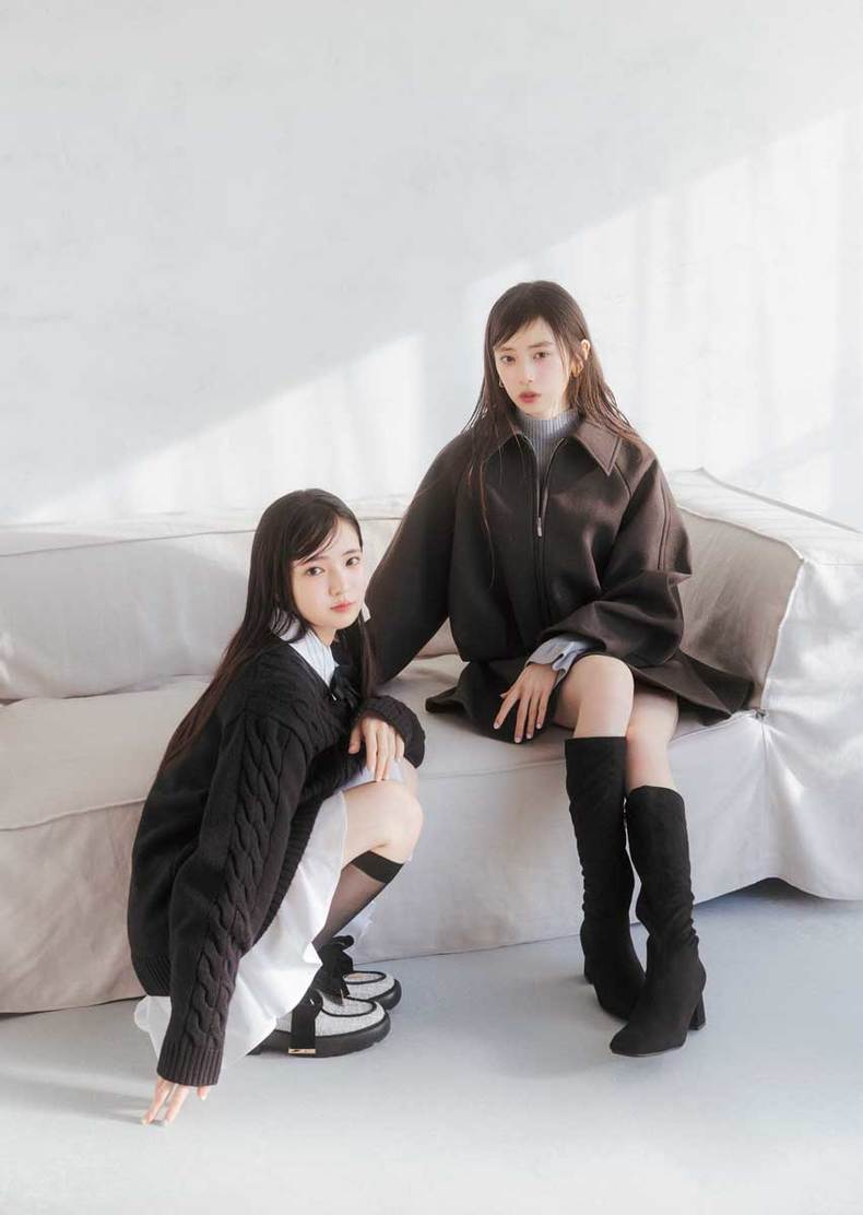 乃木坂46（右）矢田萌華、（左）瀬戸口心月ar1月号より