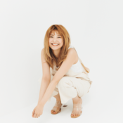 安斉かれん「ここまでナチュラルなのは初めてかも！」女性誌arで自然体な【大人メイク】を披露