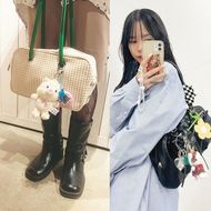 【2025最新】韓国で大流行中！バッグチャーム特集｜業界人のおしゃれな付け方＆ポイントを公開♡大人可愛いブランドチャーム12選も