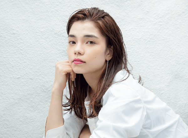 キュン死続出!?　色っぽさ爆発”かき上げ大人バング”が最高すぎる問題