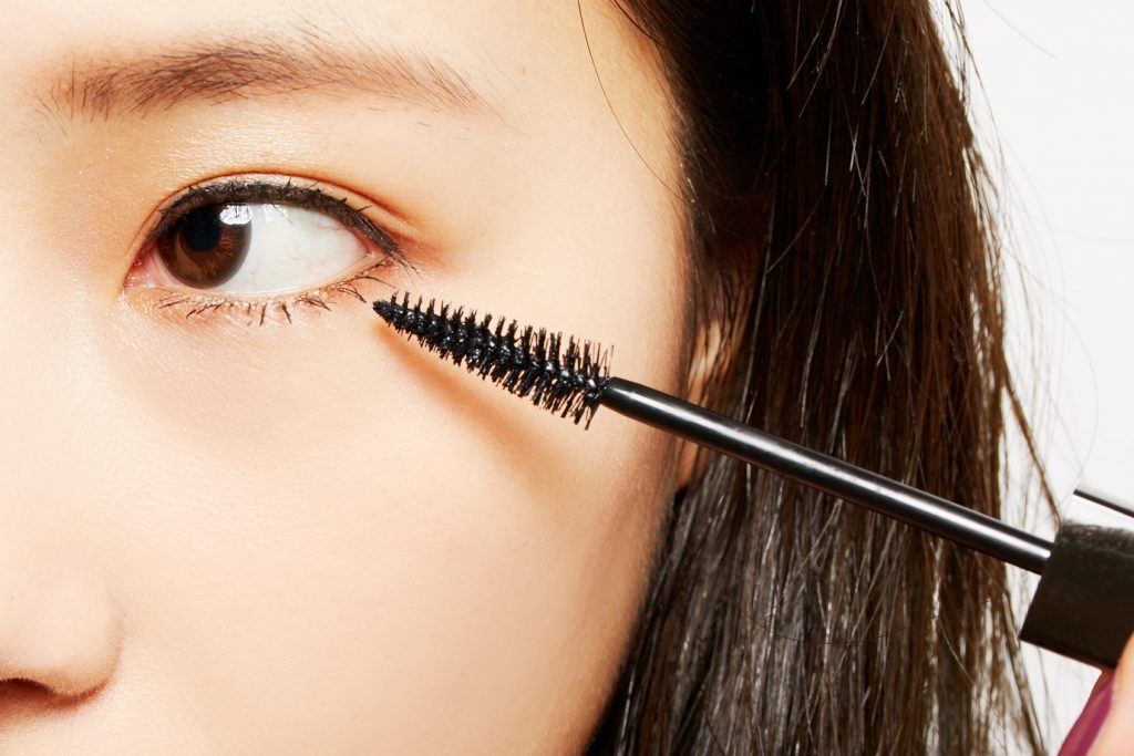 バサバサに盛るよりイマドキ ヌケ感まつ毛になれるマスカラって 村瀬紗英がお試し Ar アール Web 2ページ目 大好きな人にモテるための髪型 メイク ファッション情報満載