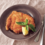 「おうちでもサクサクで柔らかいカツが食べたい！」下ごしらえの2ステップで変えられる、鶏むねミラノ風カツの作り方♡