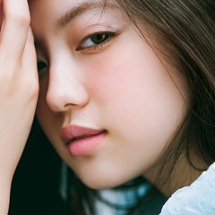 今田美桜、ラメとパールの輝きで透明感が爆上がり！青みピンクのピュア顔を披露♡