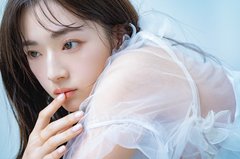 こぼれ落ちるようなラメ使いにドキッ♡話題の韓国コスメでつくるNEWクアンクメイク