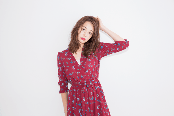 だれるような カールが色っぽい 女優ウエーブ