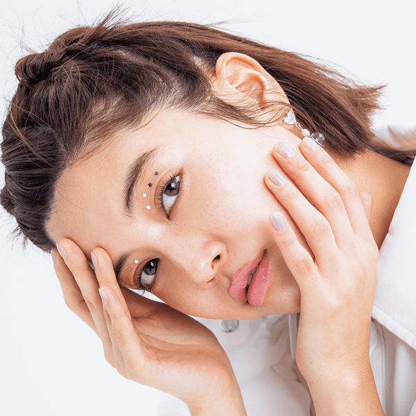 透明感バツグンかよ…って言わせる肌ください。素肌からキレイに見せたいなら変えるべきは下地＆ハイライト！