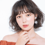 カーリーなボブに ノスタルジックな甘さがチラリ