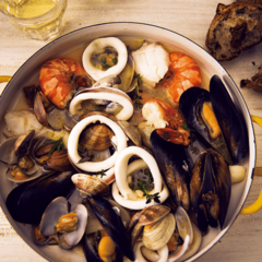 ハードル高そう…に見えて、実は煮込むだけ!?  魚介たっぷり簡単アクアパッツァ【天野っちの今日のごはん】