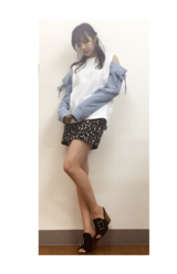 カジュアル肌見せは素材感がカギ