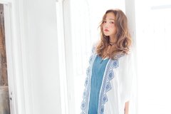 フリンジをまとったドレッシーなツヤ甘ロング