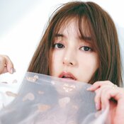 新木優子、トロンとした目は反則でしょ…!!(照)メイクにおける”セルフラブ”精神を語る