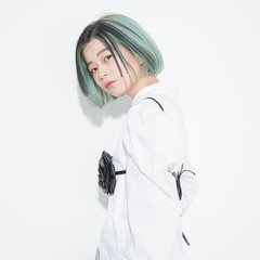 【ボブ】シャレみグリーンのバイカラーでこの夏をもっとHOTに♡
