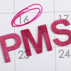 生理前の不調はPMS・PMDDかも？症状の違いや見分け方、セルフチェックも解説