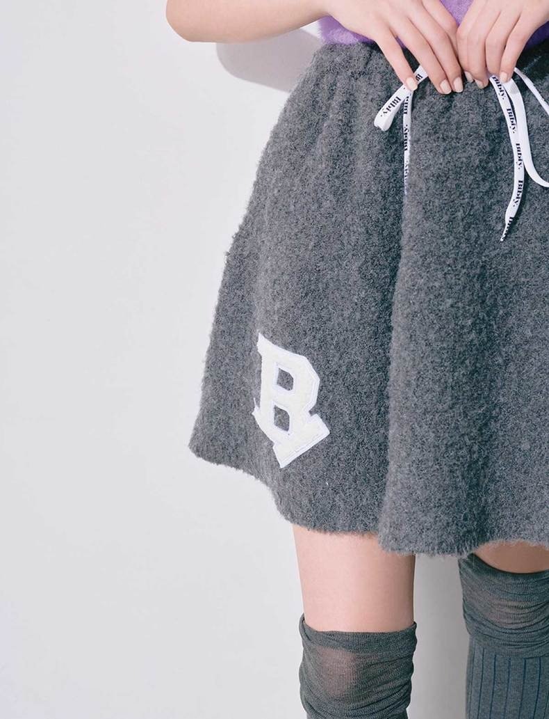 最新「ファーアイテム」17選 ボトム編 スカート￥22,000／ビビィ