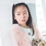 あざとさ狙いならゆるっとニットコーデが100点満点♡齊藤京子が着こなす秋デートで着たい【ニット×ショートパンツ】コーデ2選
