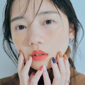 齊藤京子、唇とネイルの洒落感にきゅん♡ プチプラで最強！NAIL HOLIC（ネイルホリック）の大人レシピ