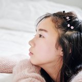 齊藤京子、あざカワすぎる横顔ショットを公開♡ ツヤキラのレイヤードで惚れさせメイクを披露♡