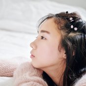 齊藤京子、あざカワすぎる横顔ショットを公開♡ ツヤキラのレイヤードで惚れさせメイクを披露♡