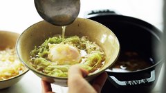 【痩せスープ】とろっと卵が神的美味しさ…「巣ごもりキャベツのスープ」で水分デトックス♡