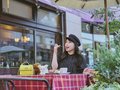 今日のカフェのテラス席でスイーツを食べるmina.★/丸山礼
