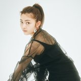 井上咲楽、トレードマークの眉毛を整えオトナの女性に！黒を着こなす【毒カワ咲楽】にクギヅケ♡